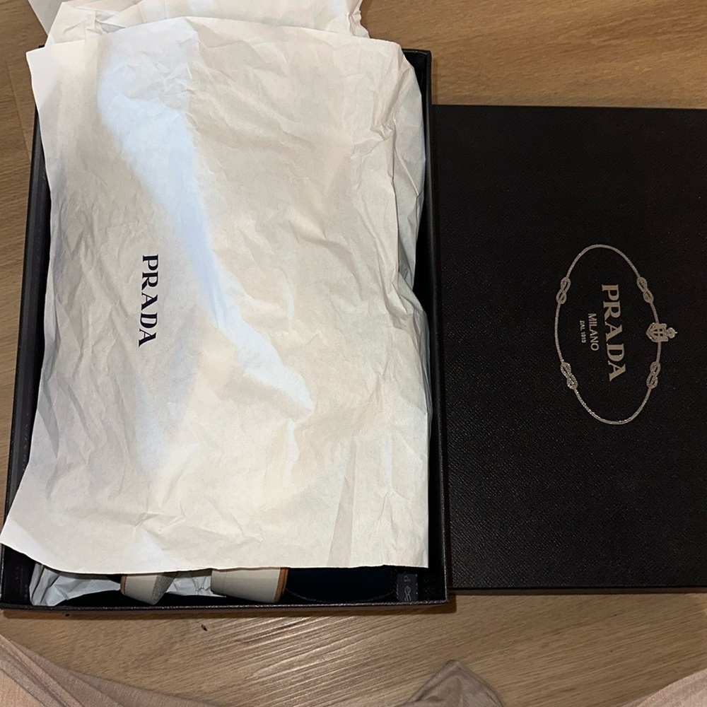 Prada Men's Triangle Logo Leather Loafer NWT
Size Men’s 12US - Picture 6 of 6